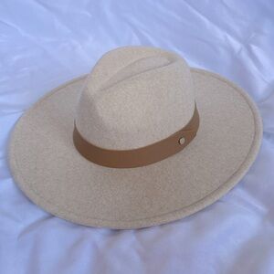 NWT women’s wide brim fedora Panama hat beige